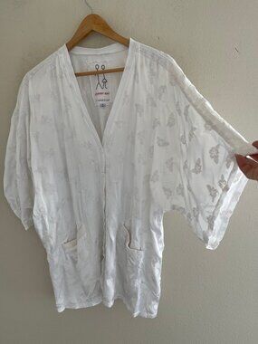 JOHNNY WAS Silky Short Button Up White Kimono/Top: XS; NWOT! Fits Like a Large
